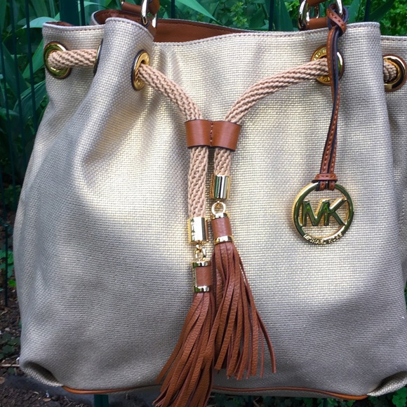 New Michael Kors Marina Gold Travel Tote Purse Lrg - Picture 1 of 9